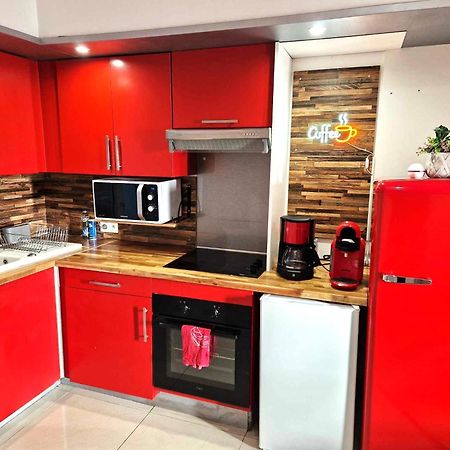 02 - Tres Joli 2 Pieces Avec 3 Lits Pouvant Accueillir Jusqu'A 5 Personnes, Situe Au Rdc Avec Entree Independante, Une Place De Parking Reservee Devant L'Entree Et Terrasse Sur L'Arriere Donnant Sur Parc Arbore, Tout Le Linge De Maison Est Fourni Razac-sur-lʼIsle 외부 사진