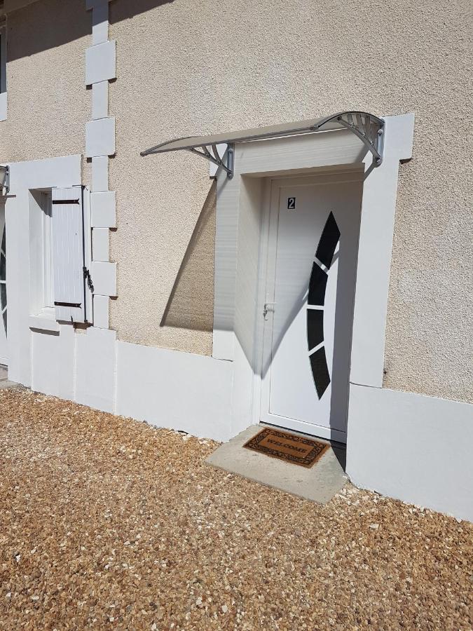 02 - Tres Joli 2 Pieces Avec 3 Lits Pouvant Accueillir Jusqu'A 5 Personnes, Situe Au Rdc Avec Entree Independante, Une Place De Parking Reservee Devant L'Entree Et Terrasse Sur L'Arriere Donnant Sur Parc Arbore, Tout Le Linge De Maison Est Fourni Razac-sur-lʼIsle 외부 사진