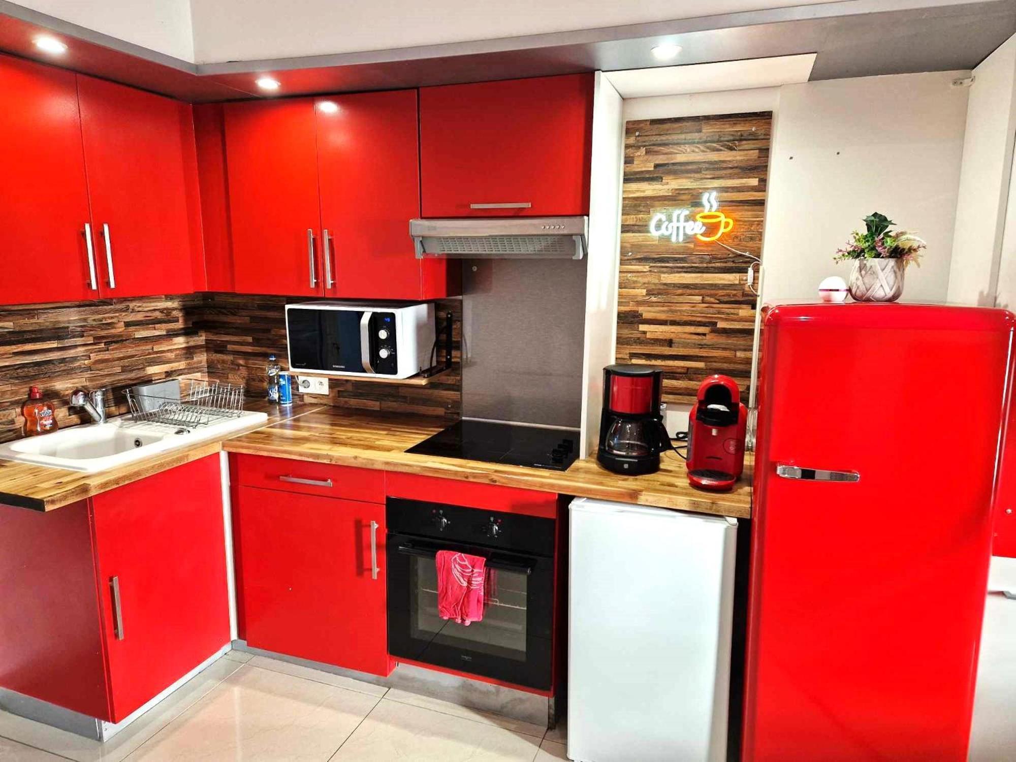 02 - Tres Joli 2 Pieces Avec 3 Lits Pouvant Accueillir Jusqu'A 5 Personnes, Situe Au Rdc Avec Entree Independante, Une Place De Parking Reservee Devant L'Entree Et Terrasse Sur L'Arriere Donnant Sur Parc Arbore, Tout Le Linge De Maison Est Fourni Razac-sur-lʼIsle 외부 사진